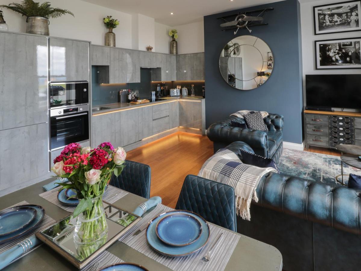 Sapphire Seas Whitby Appartement Buitenkant foto
