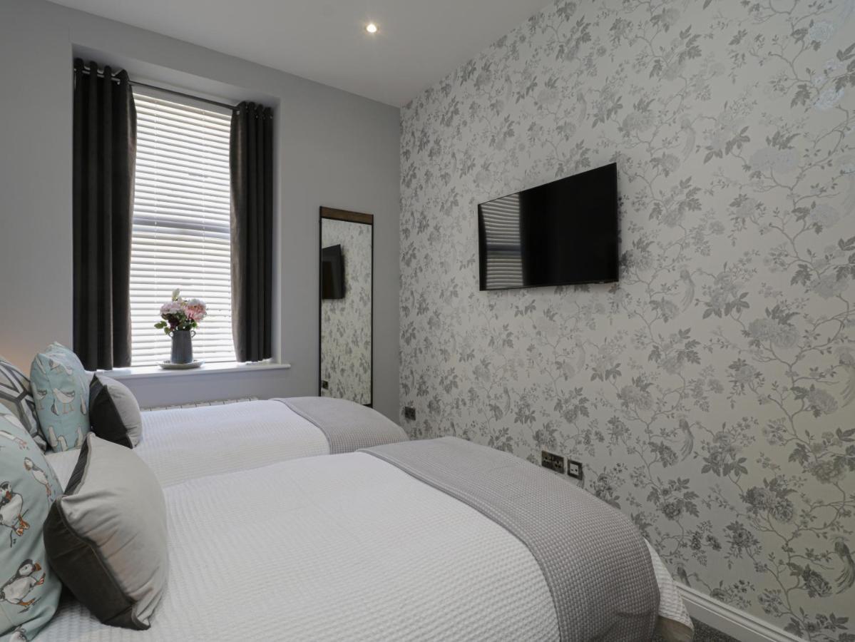 Sapphire Seas Whitby Appartement Buitenkant foto