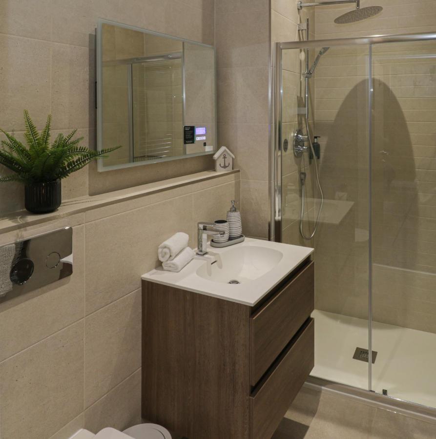 Sapphire Seas Whitby Appartement Buitenkant foto
