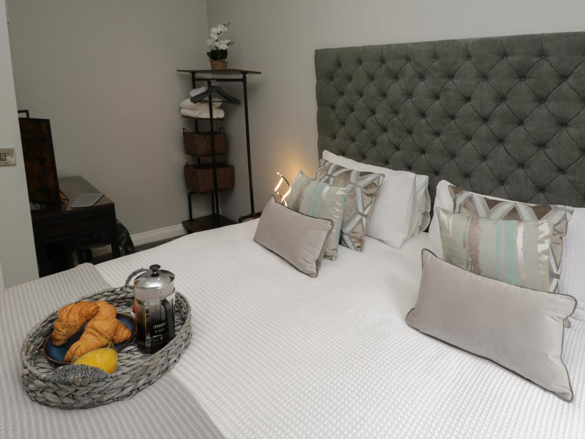 Sapphire Seas Whitby Appartement Buitenkant foto