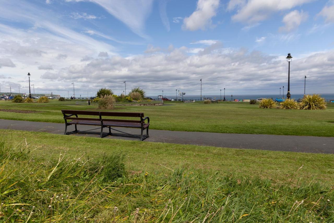Sapphire Seas Whitby Appartement Buitenkant foto