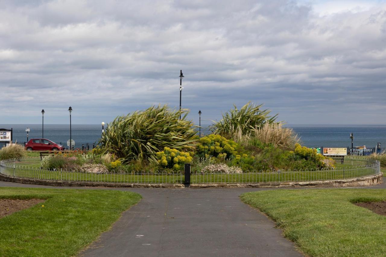 Sapphire Seas Whitby Appartement Buitenkant foto
